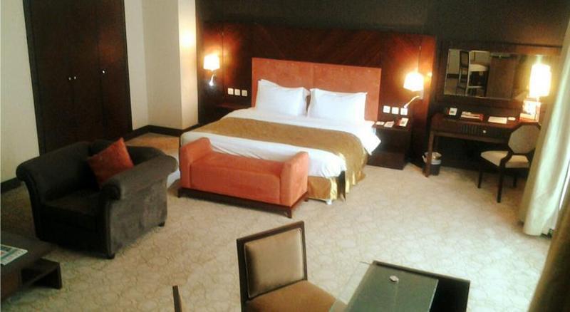 Amt Mena Aparthotel Doha Buitenkant foto