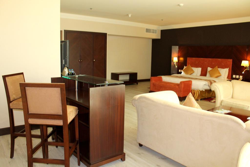 Amt Mena Aparthotel Doha Buitenkant foto